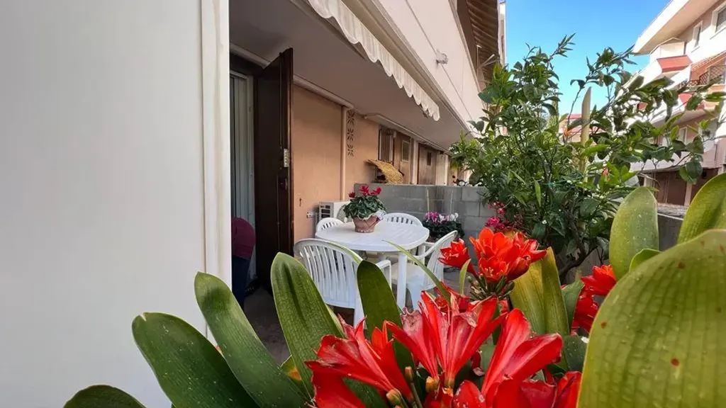Rõdu - Terraced Villa with Garden in Cecina