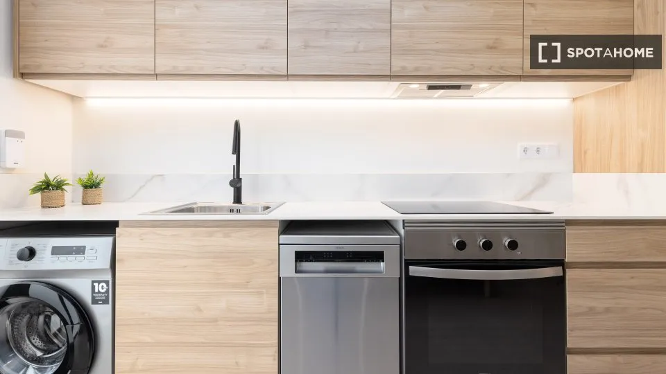 Cuisine - Studio with Air Conditioning in Nou Moles, Valencia