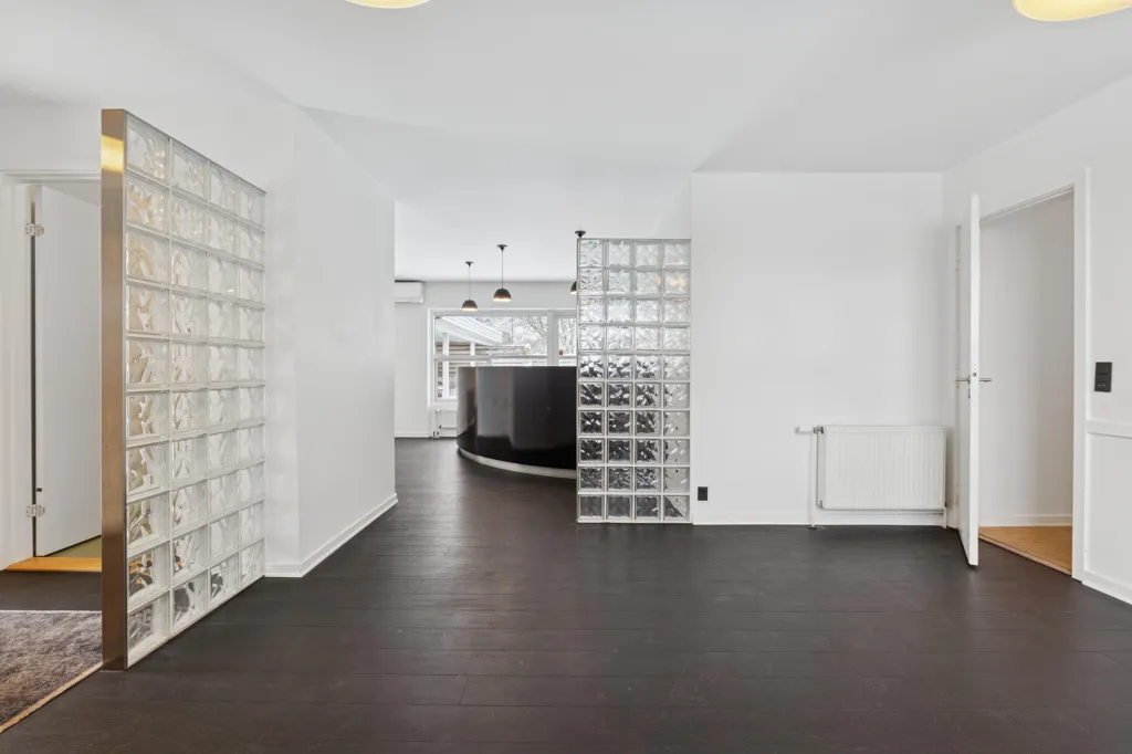 Esik - Villa with Office Space in Odense