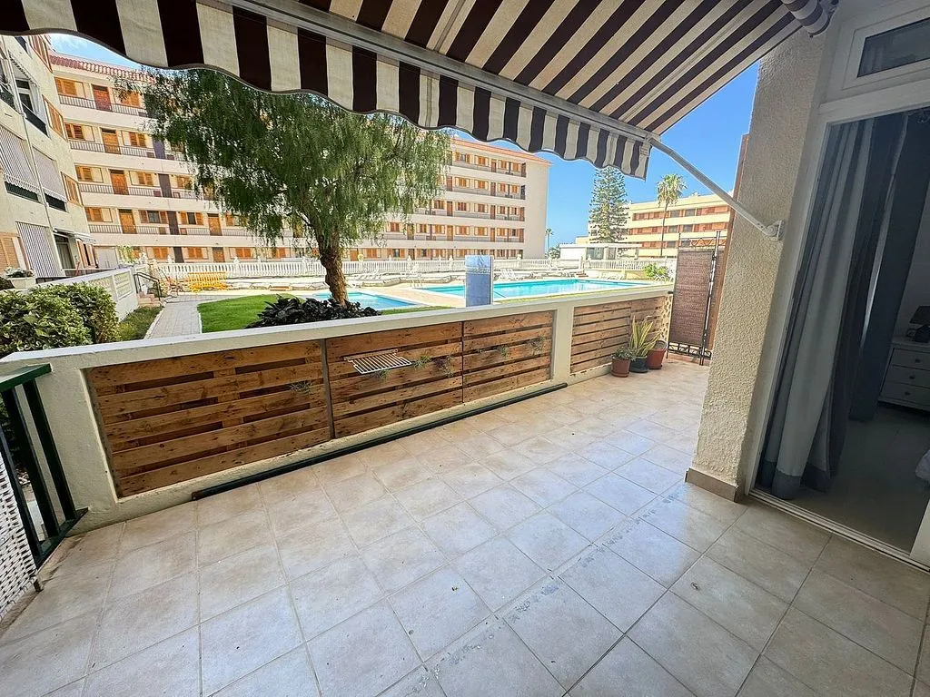 Rõdu - T2 Apartment with Pool in Los Cristianos