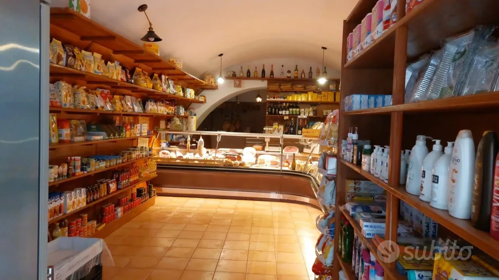 Local commercial 2 pièces à IT
