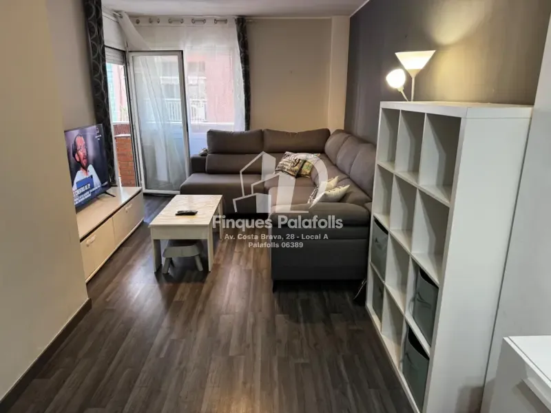Séjour - Modernised Apartment with Balcony in Blanes