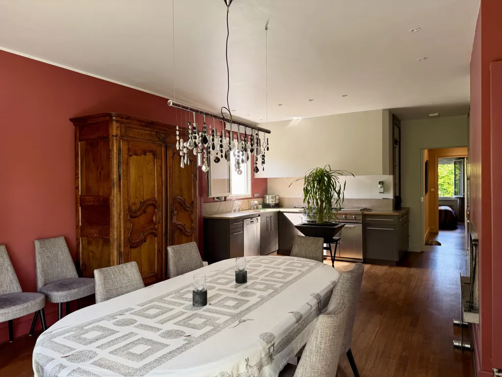 Sala da pranzo - Architect-Designed House in Chauffailles Town Centre