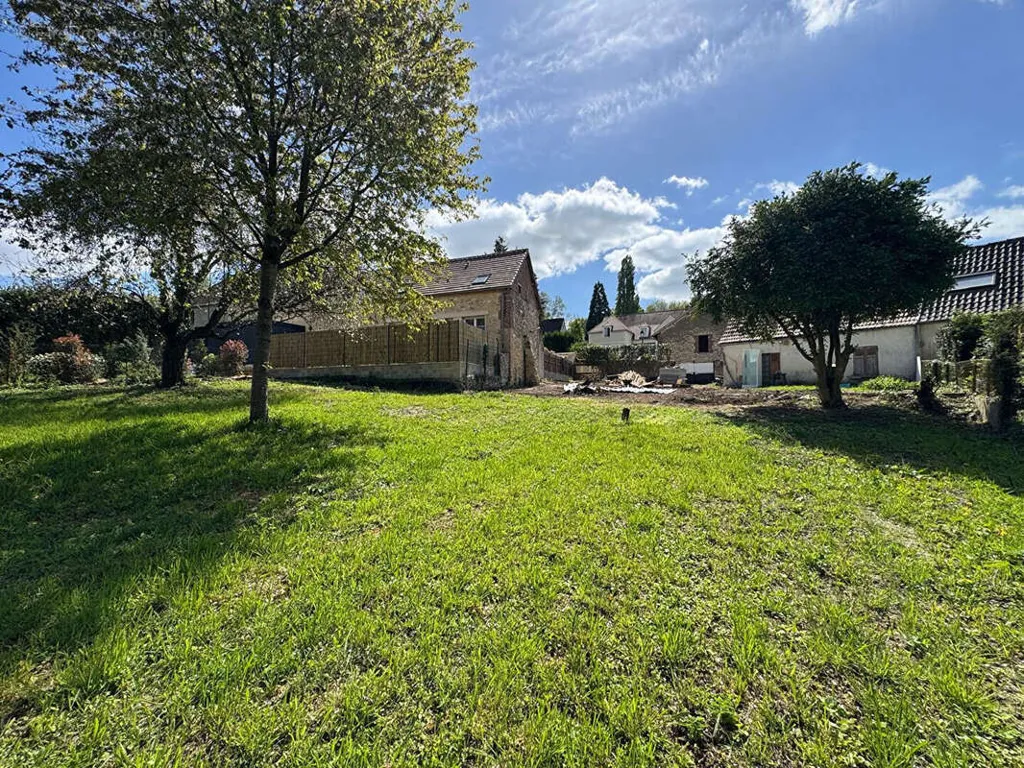 Garden - Buildable Plot with Stone Wall in Agnetz