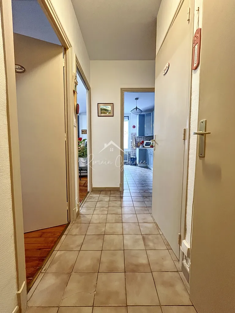 Esik - Furnished Apartment with Large Terrace in Millau