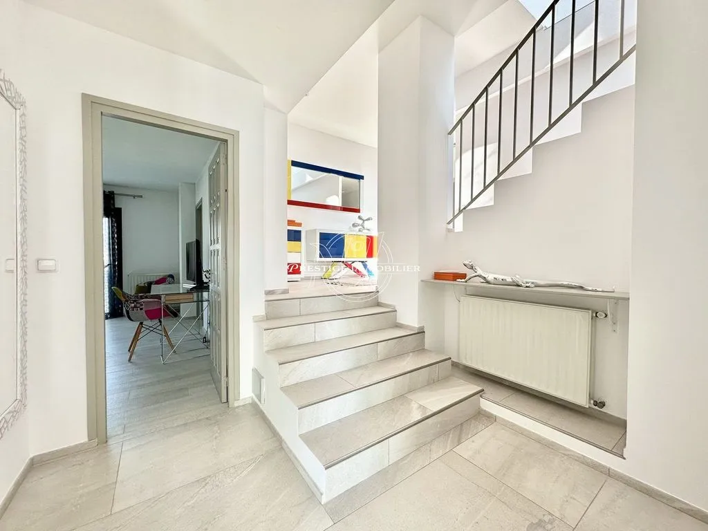 Esik - Southwest-Facing Villa with Pool in Castelló d'Empúries