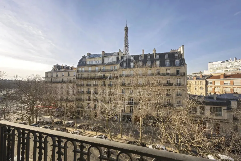 Rõdu - Luxury Apartment with Eiffel Tower View in Paris