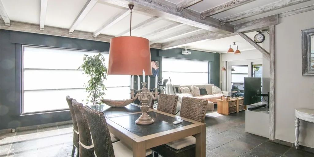 Söögituba - Ground Floor House with Warehouse in Gullegem