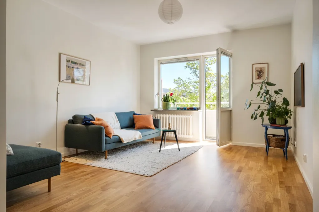 Séjour - Bright Two-Bedroom Flat with South-Facing Balcony