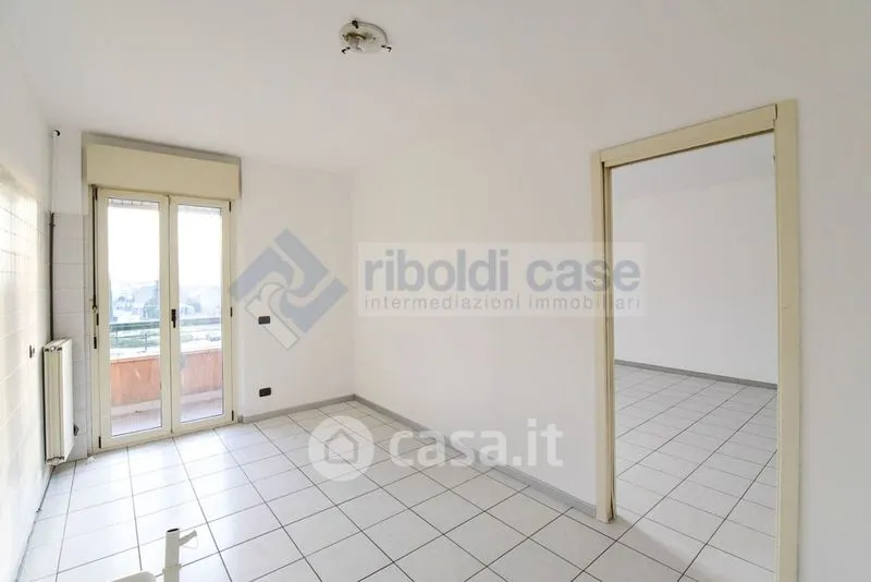 Toad - Four-Room Apartment with Balconies in Mariano Comense