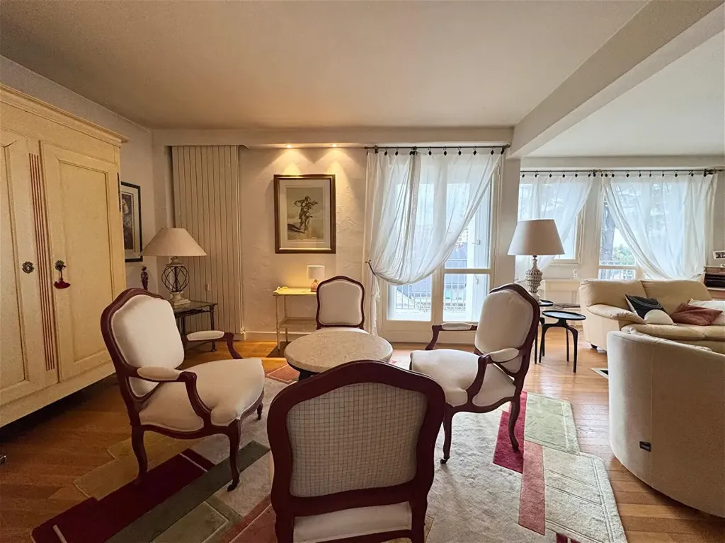 Elutuba - Duplex Apartment with Balcony in Laval