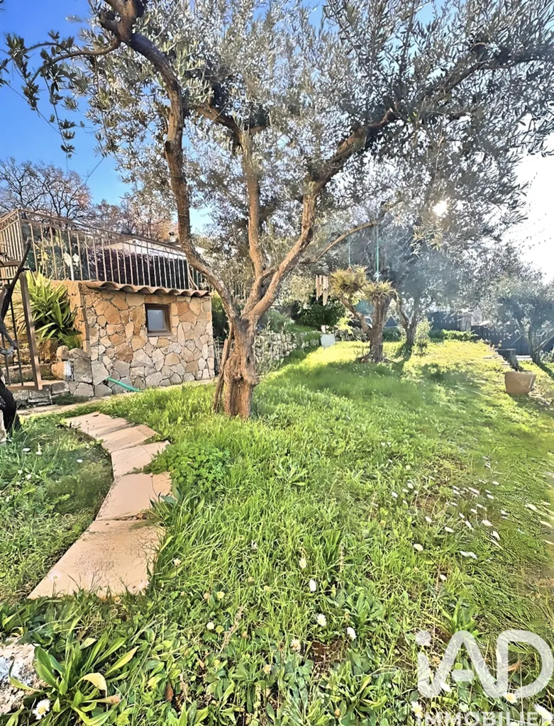Jardin - Maison Traditionnelle avec Piscine à Grasse
