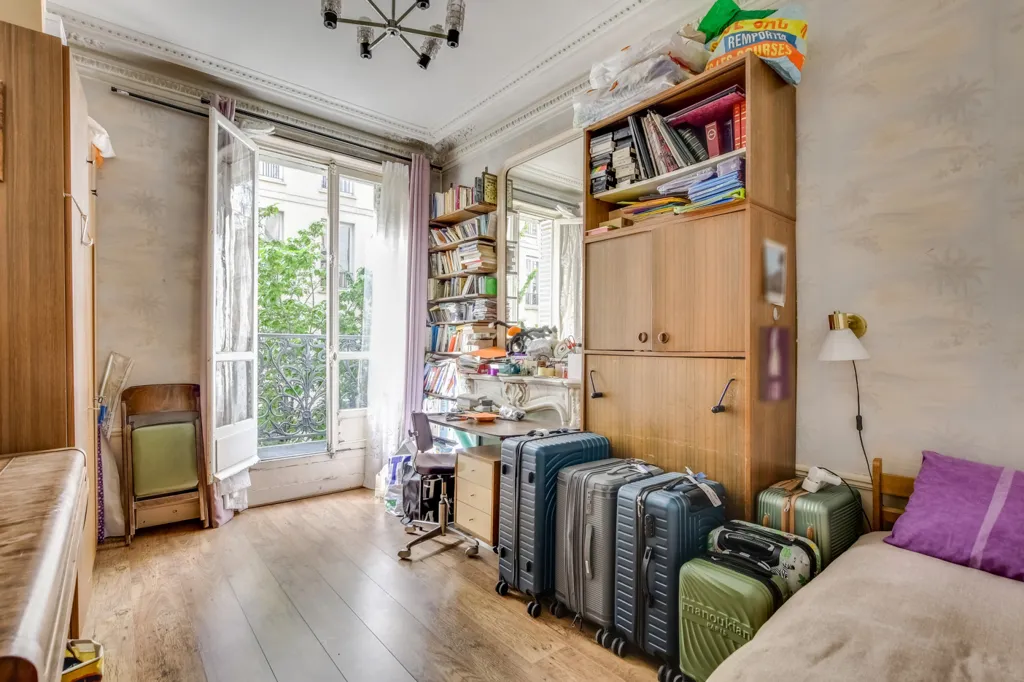 Chambres - Appartement Haussmannien avec Exposition Sud à Paris 9ème