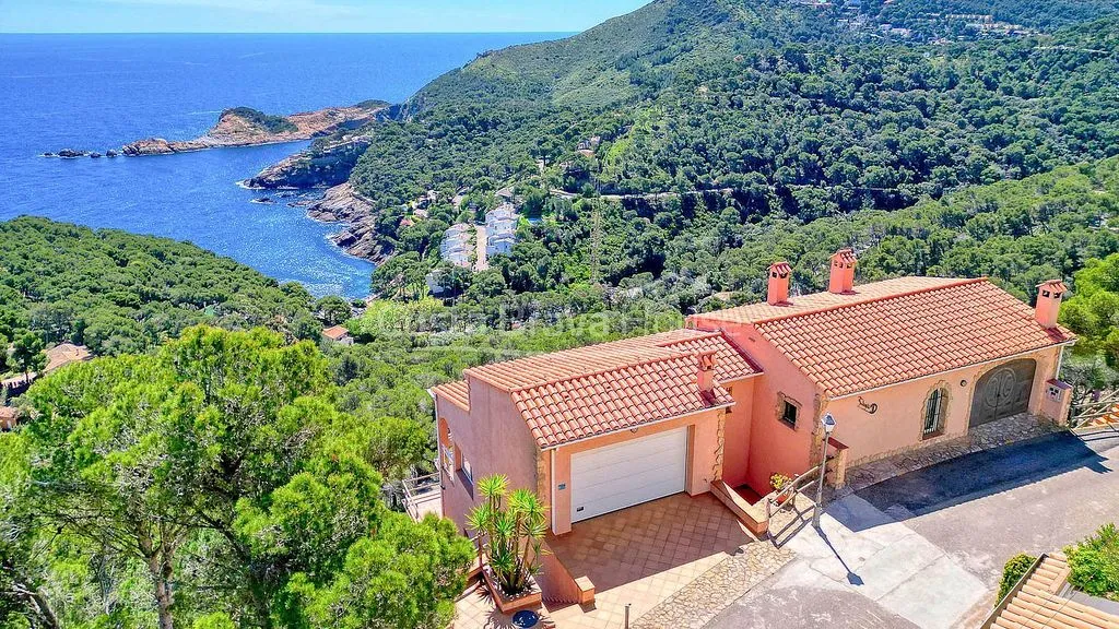 Luftaufnahme - Villa with Pool and Sea Views in Sa Tuna