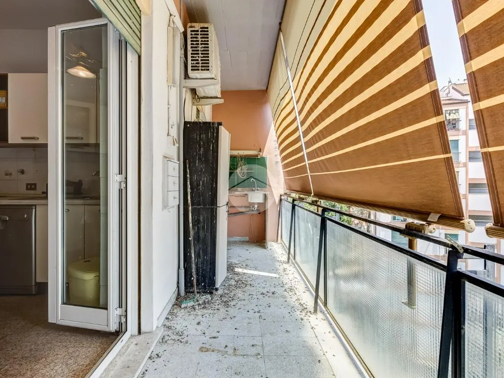 Balcone - 2-Bedroom Apartment with Balcony in Rome