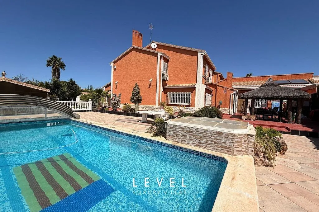Piscine - Chalet with Pool in San Antonio de Benagéber