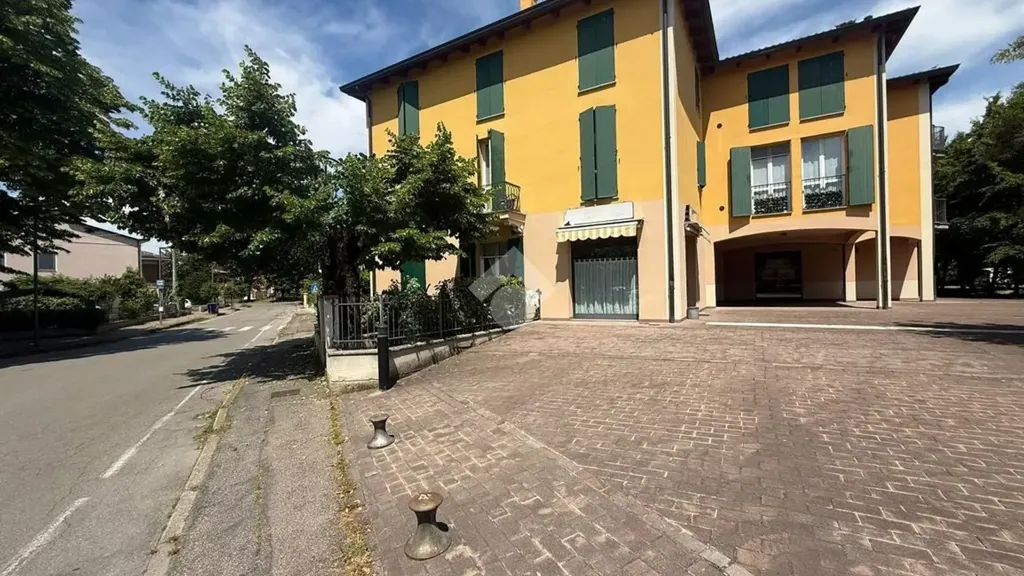 Extérieur - Trilocale with Balconies in Gattatico