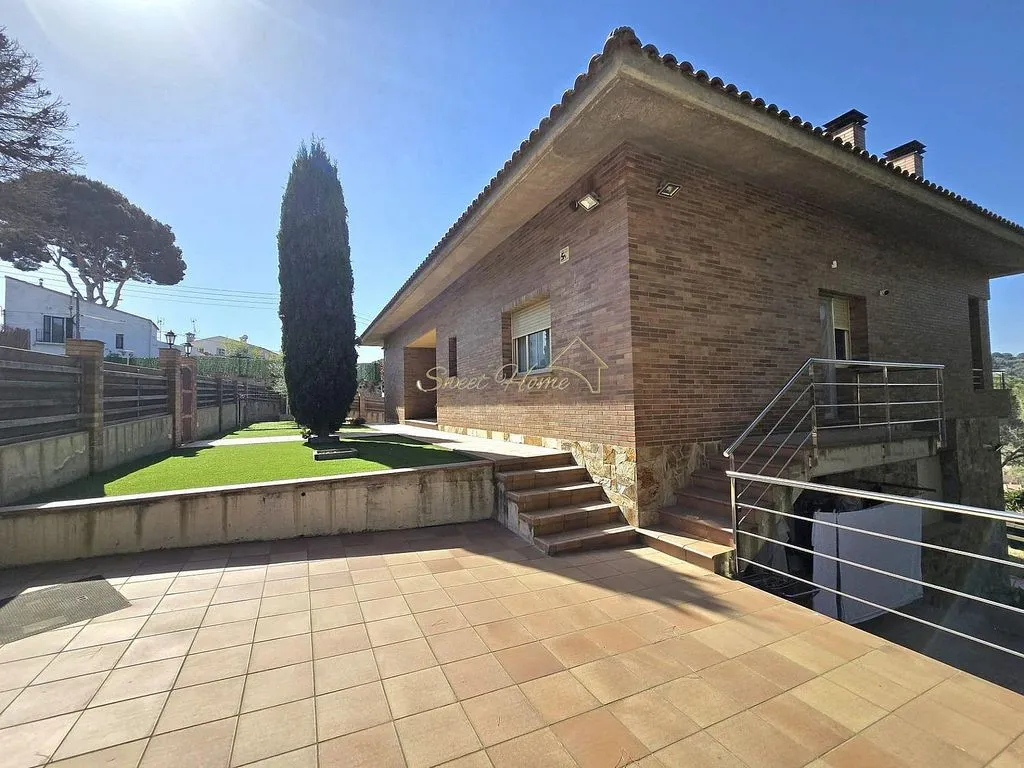Terrass - Luxury House with Pool in Cabrils, Catalonia