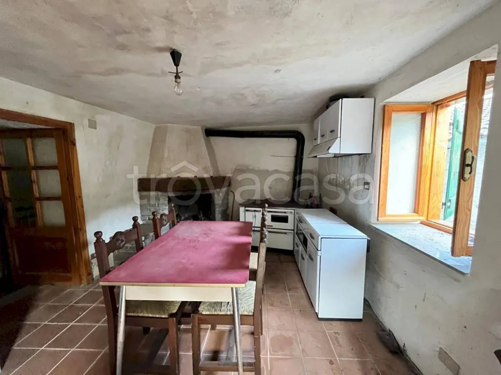 Söögituba - Rustic House with Garden in Frassino