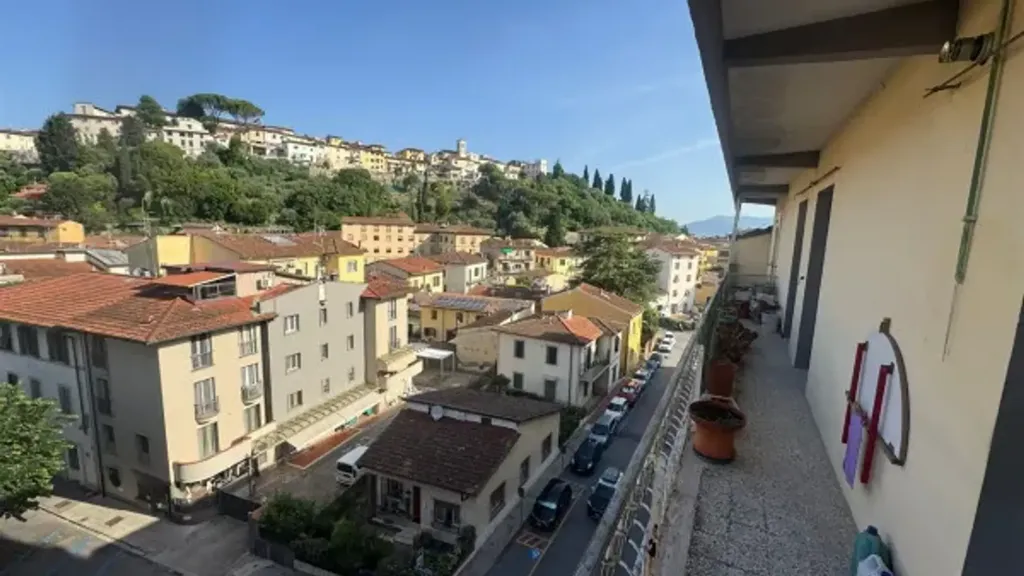 Balcon - Three-Bedroom Apartment with Terrace in Signa
