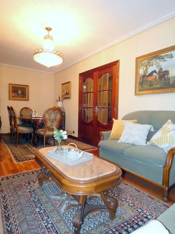 Elutuba - Flat with Garage in Calle de Karmelo