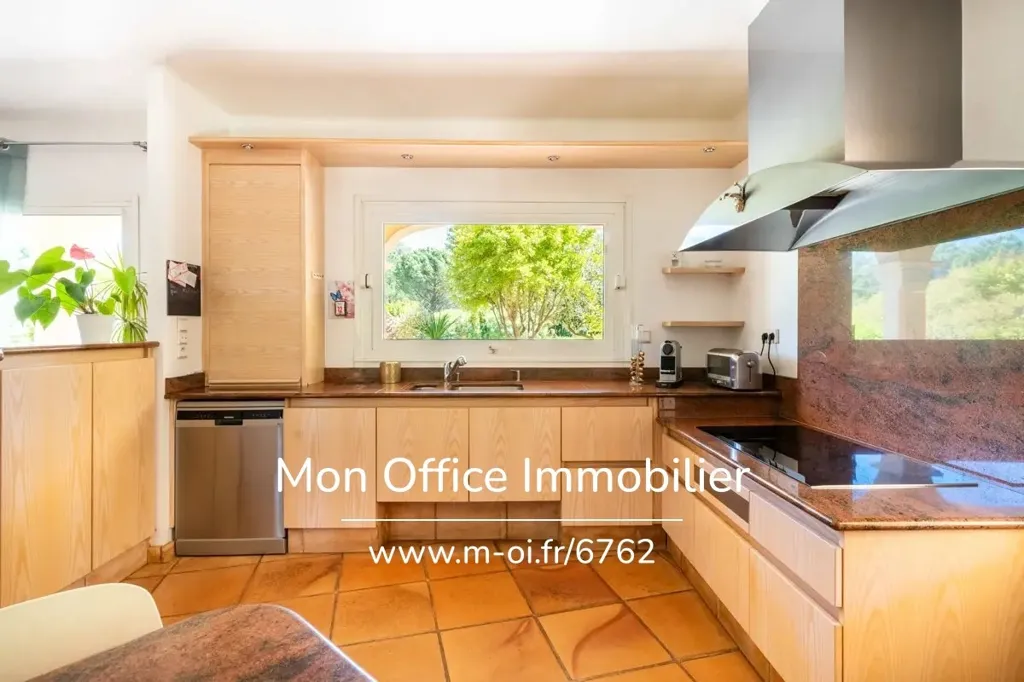 Köök - Luxury Villa with Pool in Venelles
