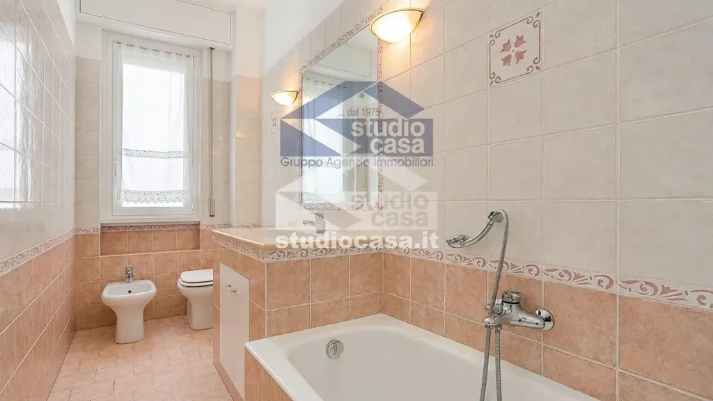 Salles de bain - Rearranged Apartment with Terrace in Milan