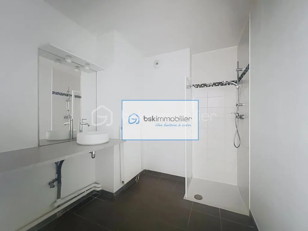 Vannitoad - Bright T3 Flat with Balcony in Nouveau Roubaix