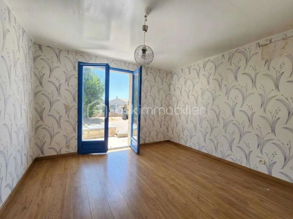 Toad - Property with Pool and Garage in Tourbes