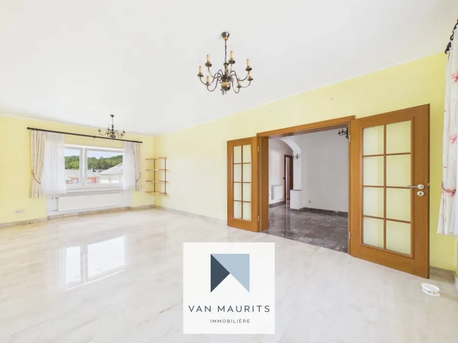 Séjour - Maison Trois Façades avec Jardin à Soleuvre