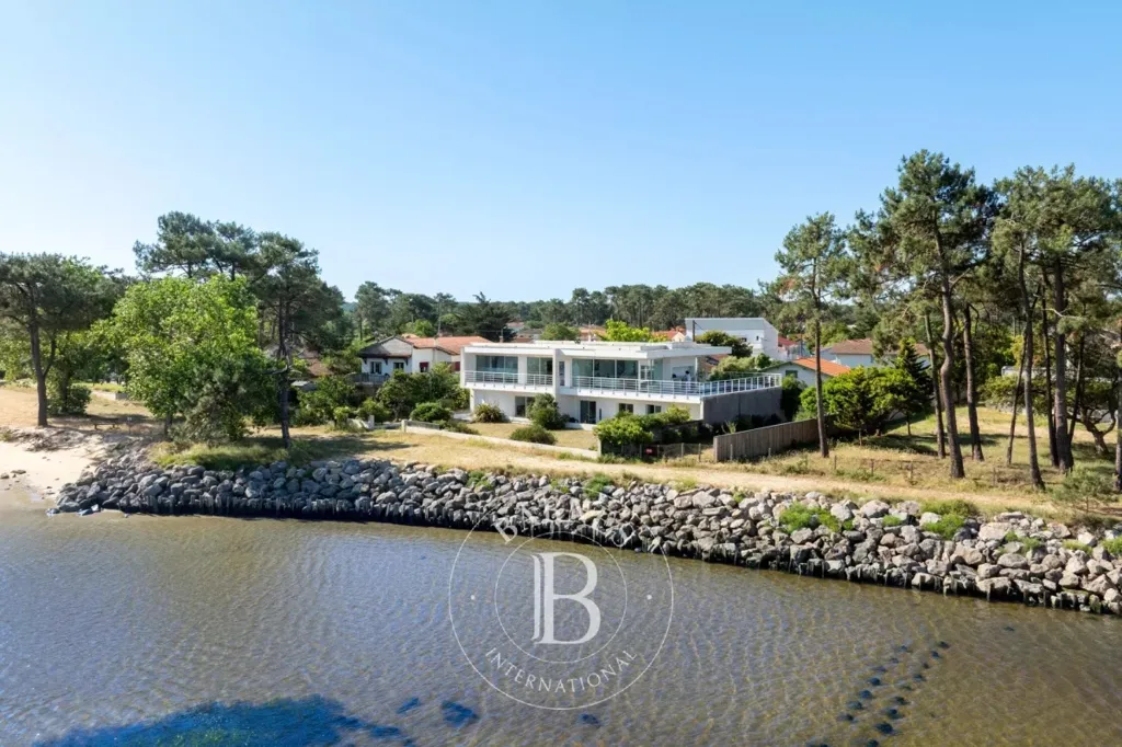 Exterior - Villa with Panoramic Water View in Mimisan
