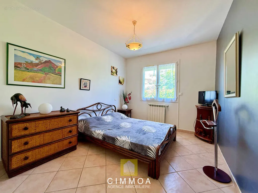 Chambres - Maison avec Piscine à Poussan