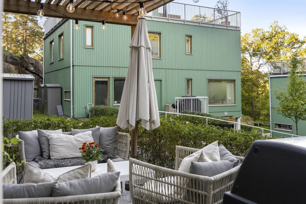 Terrasse - Apartment with Balcony in Älvsjö, Stockholm