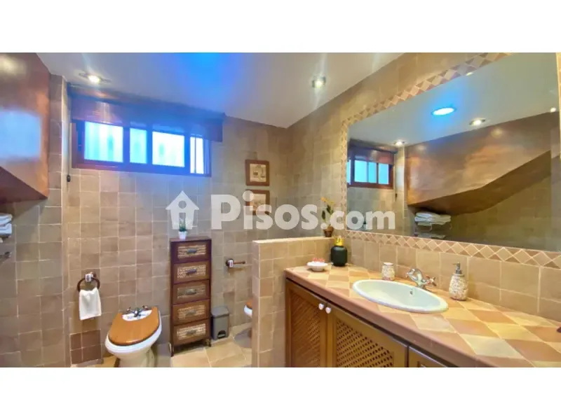 Salles de bain - Luxury Chalet with Pool in Alicante Golf