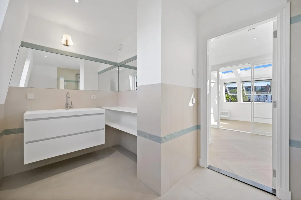 Salles de bain - Luxury Apartment with Garden in Den Haag