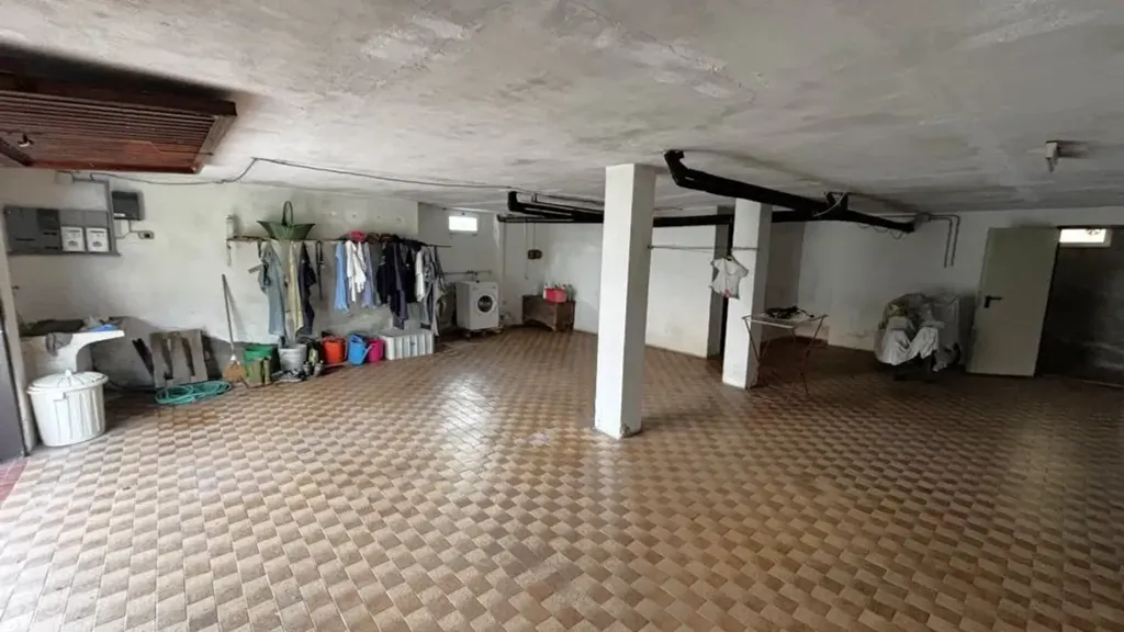 Garage - Bifamiliar Villa with Garden in Clusane, Iseo