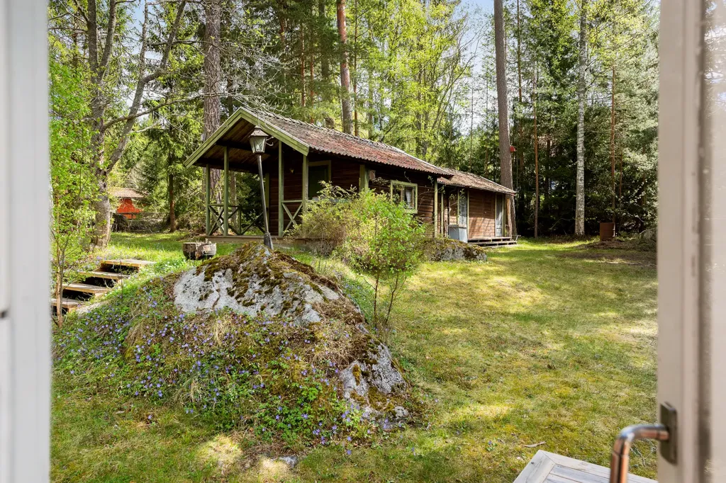 Aed - Classic Summer House with Terraces in Kolarvik
