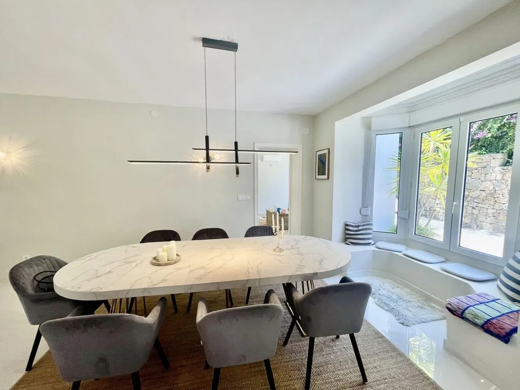 Salle à manger - Beachside Villa with Woodland Access in Sotogrande