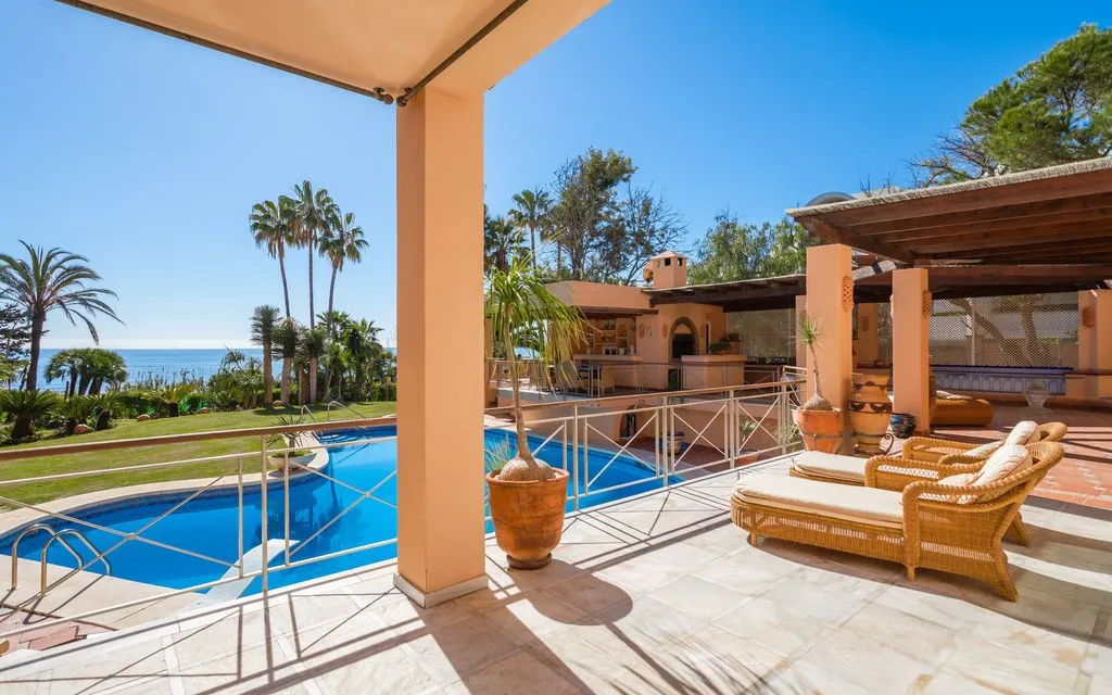 Terrasse - Beachfront Villa with Pool in Estepona