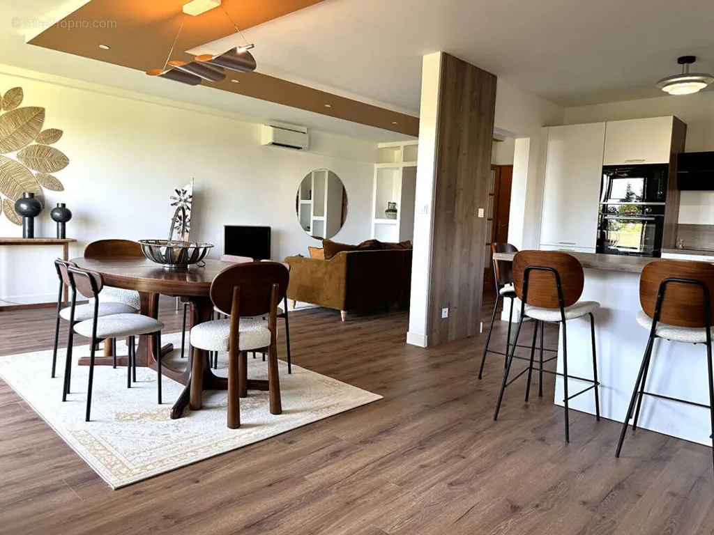 Söögituba - Renovated 4-Piece Apartment with Terrace in Les Angles