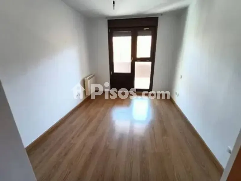 Toad - One-Bedroom Flat with Garage in Horche