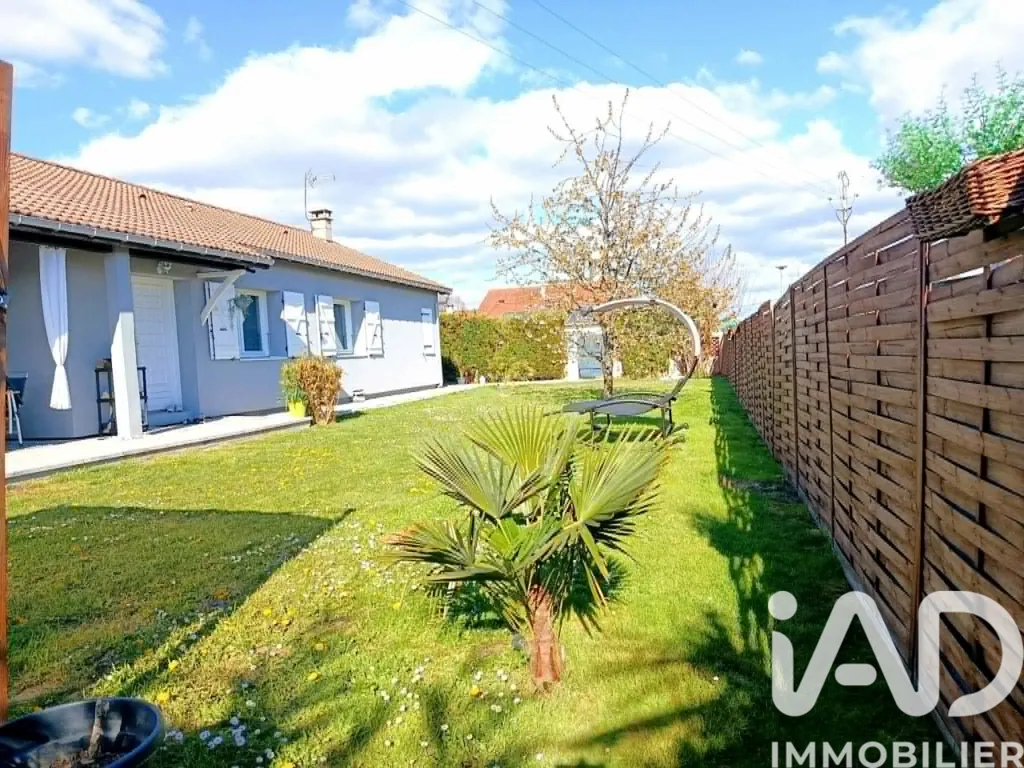 Garden - Detached House with Terrace in Sury-le-Comtal