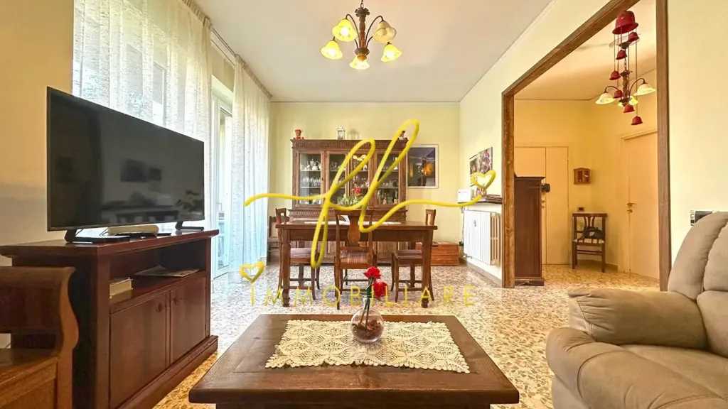 Soggiorno - Apartment with Triple Exposure in Cecina