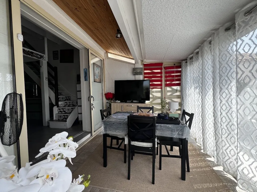 Terrasse - Pavillon avec Piscine et Tennis dans Résidence Sécurisée