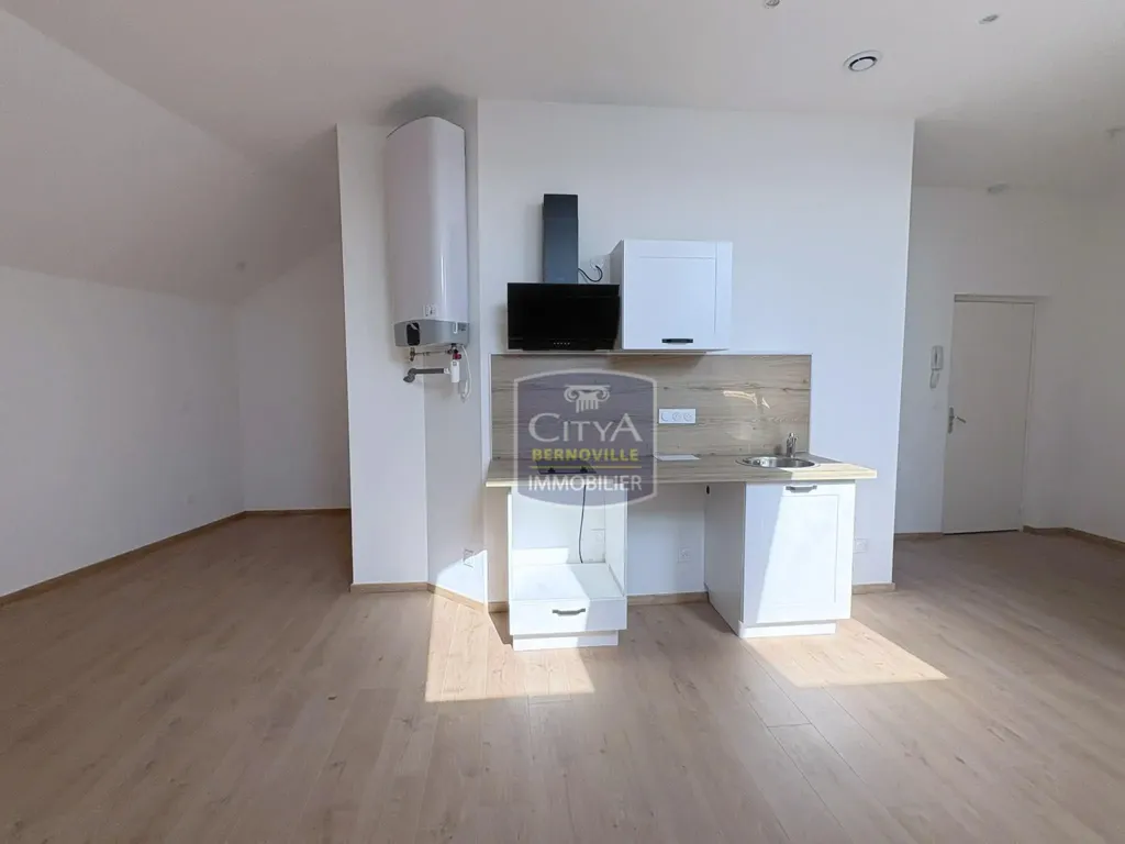 Cuisine - Studio Récent avec Cuisine Aménagée à Saint-Quentin