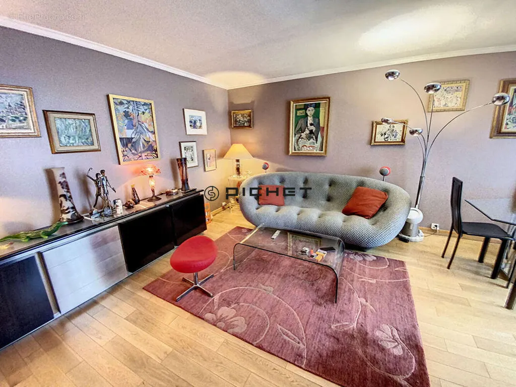 Séjour - Appartement 4 Pièces avec Parking à Saint-Denis