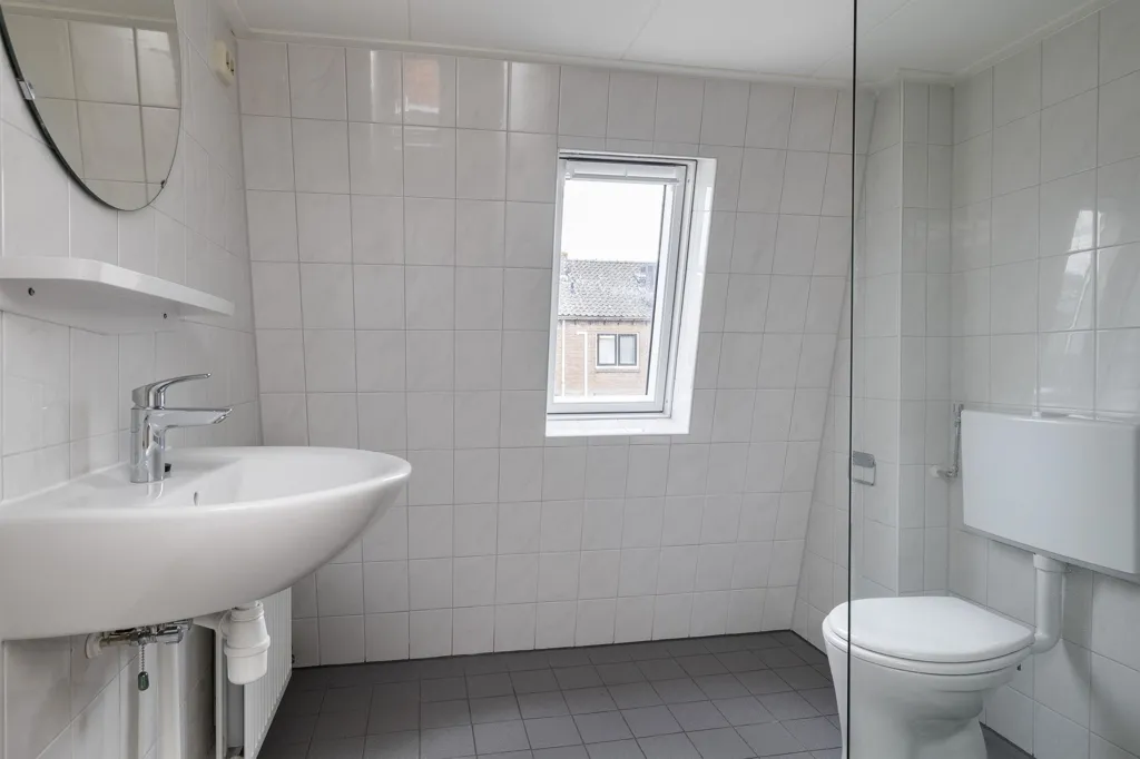 Salles de bain - Characterful Townhouse with Garden in Meppel