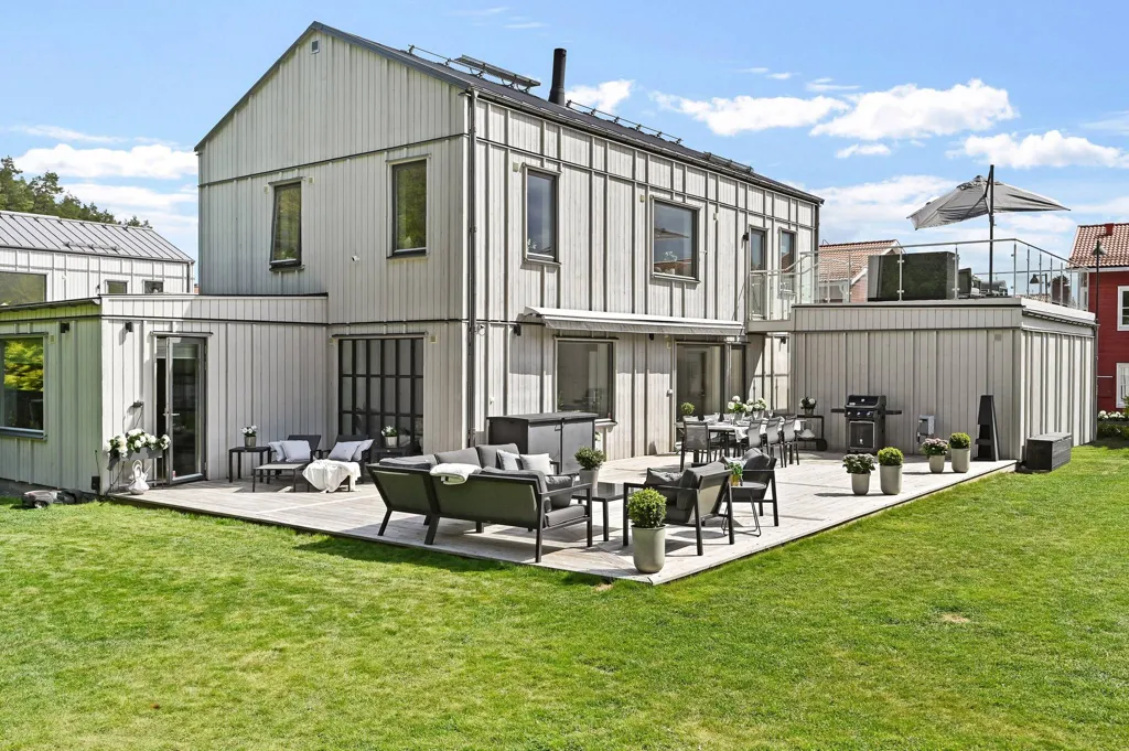 6-toaline maja asukohas Ekerö kommun