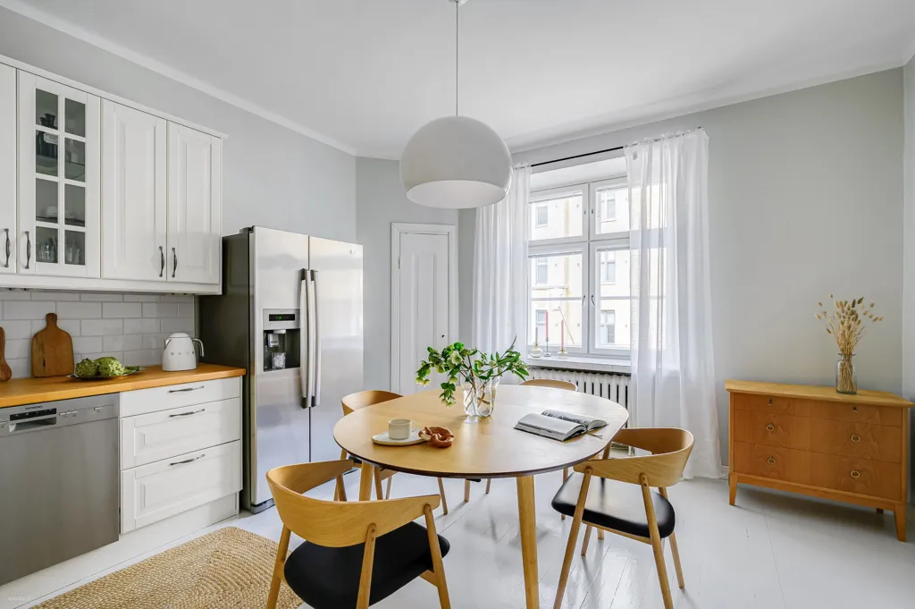 Salle à manger - Bright Apartment with High Ceilings in Etu-Töölö