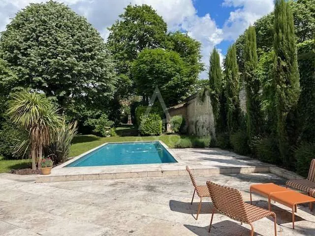 Piscine - Maison 7 pièces à Rouillac